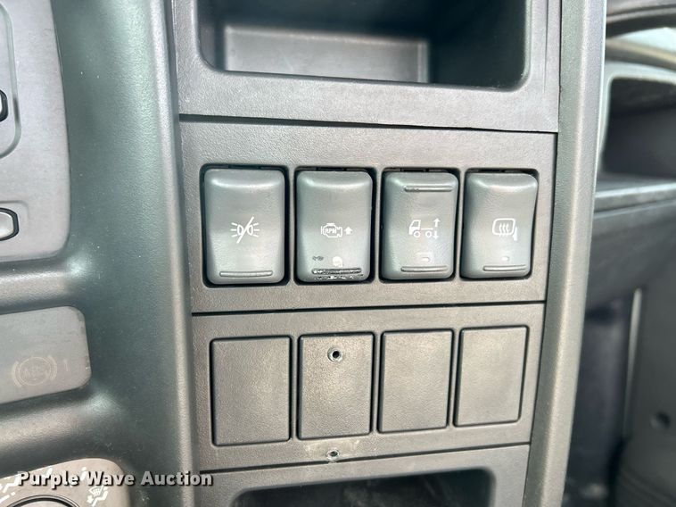 image for item EK4037 2006 GMC C4500 truck cab and chassis