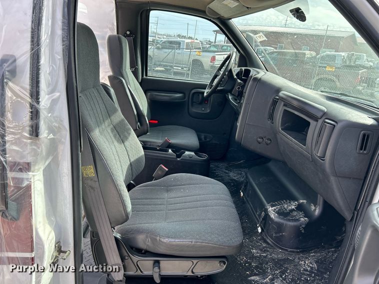 image for item EK4037 2006 GMC C4500 truck cab and chassis