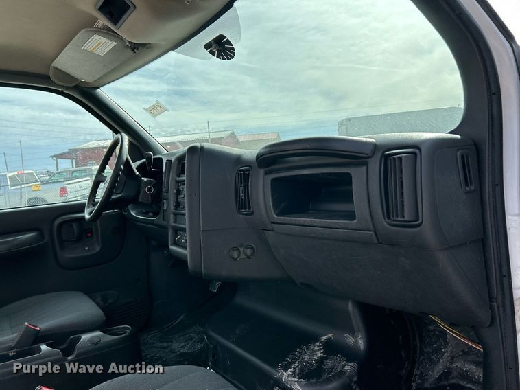 image for item EK4037 2006 GMC C4500 truck cab and chassis