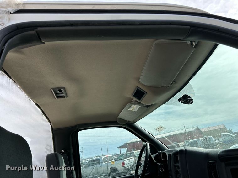 image for item EK4037 2006 GMC C4500 truck cab and chassis