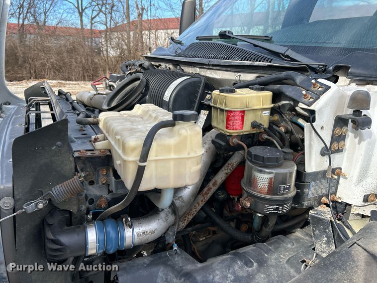 image for item EK4037 2006 GMC C4500 truck cab and chassis