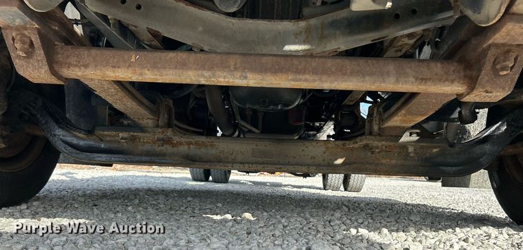 image for item EK4037 2006 GMC C4500 truck cab and chassis