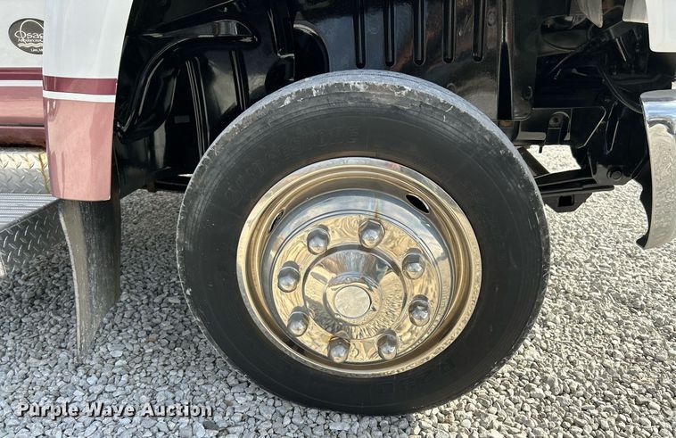 image for item EK4037 2006 GMC C4500 truck cab and chassis