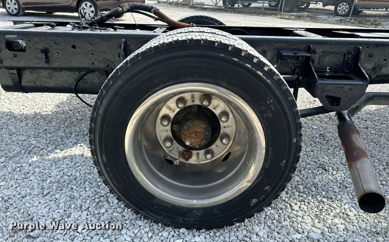 image for item EK4037 2006 GMC C4500 truck cab and chassis