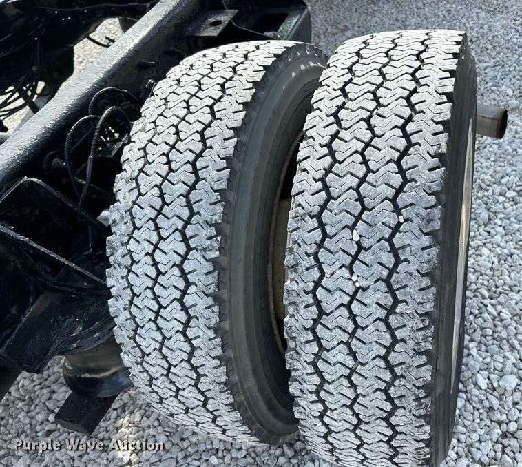 image for item EK4037 2006 GMC C4500 truck cab and chassis