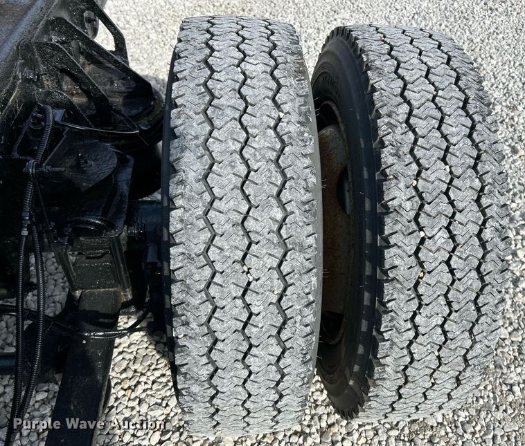 image for item EK4037 2006 GMC C4500 truck cab and chassis