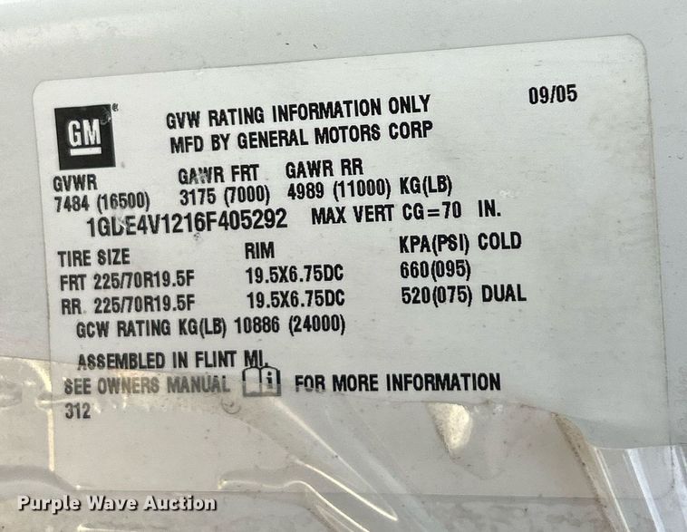 image for item EK4037 2006 GMC C4500 truck cab and chassis