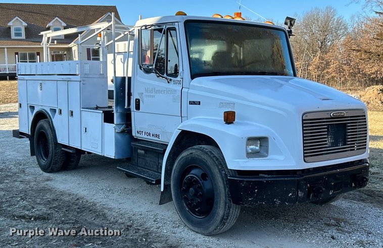 image for item EK4075 2002 Freightliner FL70 utility / service truck