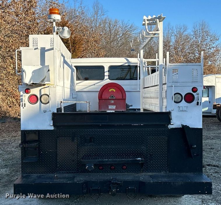 image for item EK4075 2002 Freightliner FL70 utility / service truck