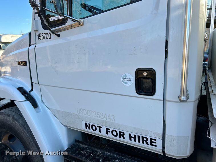 image for item EK4075 2002 Freightliner FL70 utility / service truck