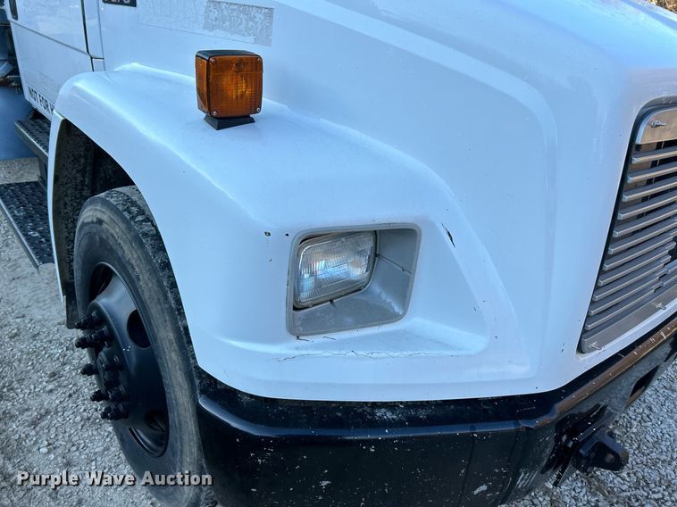 image for item EK4075 2002 Freightliner FL70 utility / service truck