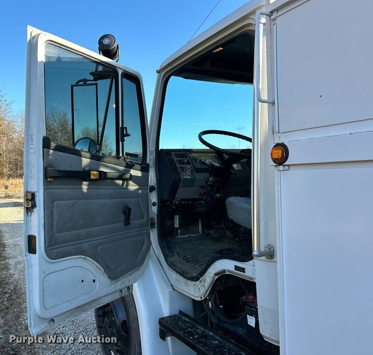 image for item EK4075 2002 Freightliner FL70 utility / service truck