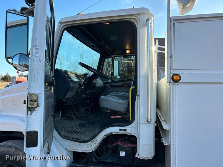 image for item EK4075 2002 Freightliner FL70 utility / service truck