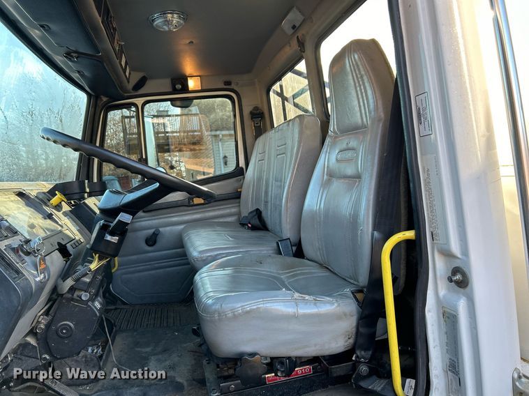 image for item EK4075 2002 Freightliner FL70 utility / service truck