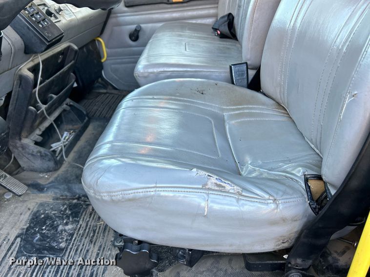 image for item EK4075 2002 Freightliner FL70 utility / service truck