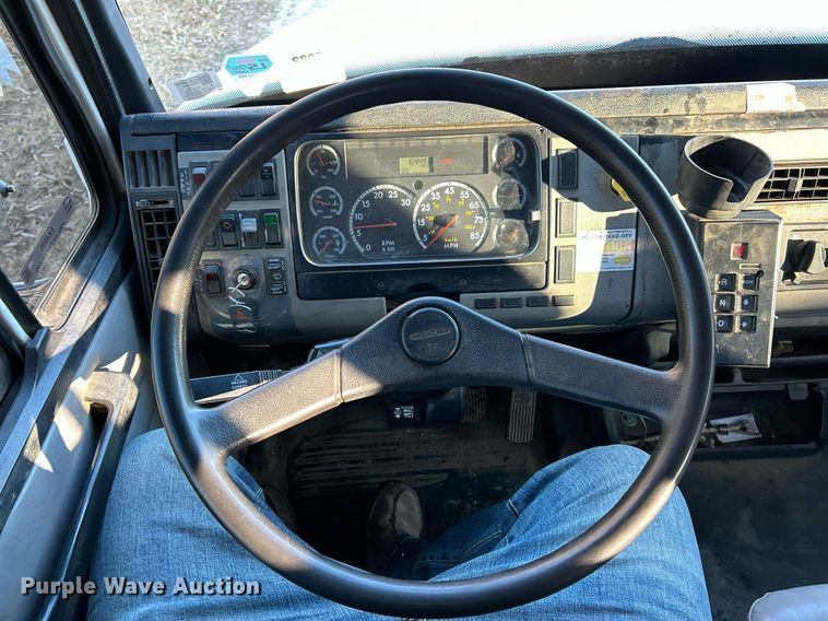 image for item EK4075 2002 Freightliner FL70 utility / service truck