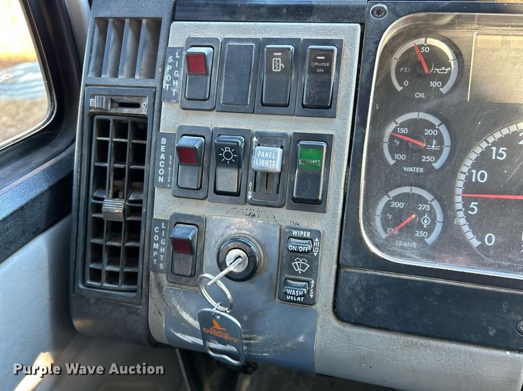 image for item EK4075 2002 Freightliner FL70 utility / service truck