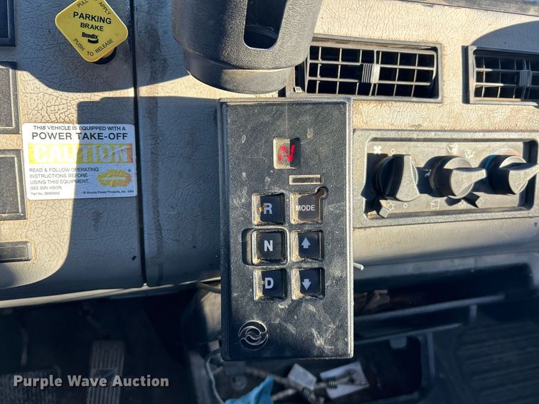 image for item EK4075 2002 Freightliner FL70 utility / service truck