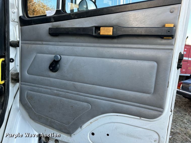 image for item EK4075 2002 Freightliner FL70 utility / service truck