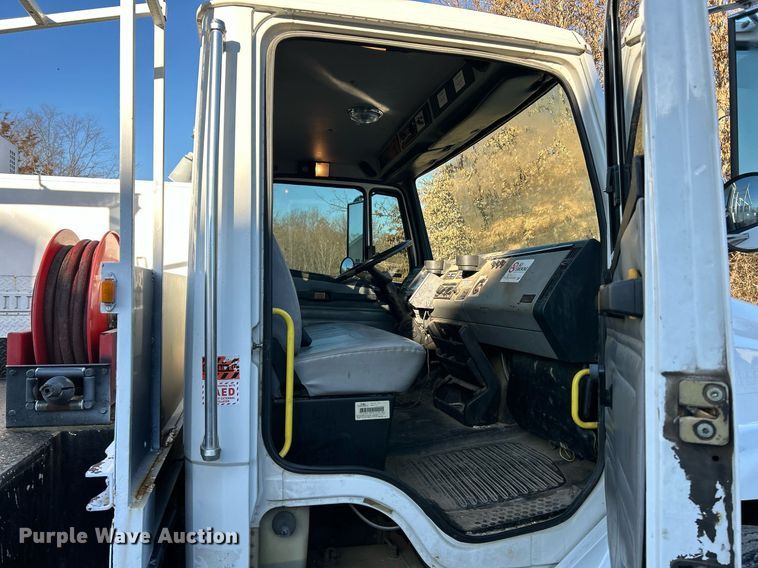 image for item EK4075 2002 Freightliner FL70 utility / service truck