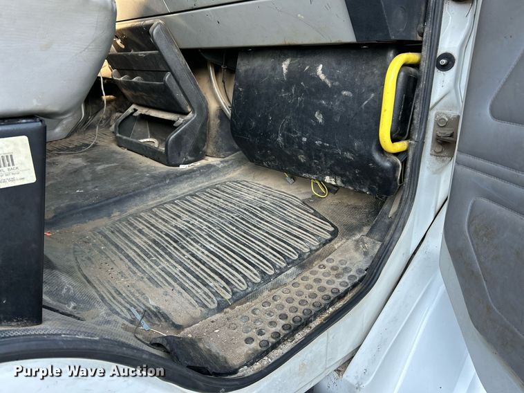 image for item EK4075 2002 Freightliner FL70 utility / service truck