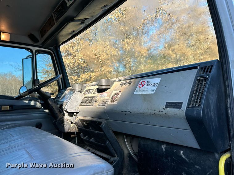 image for item EK4075 2002 Freightliner FL70 utility / service truck