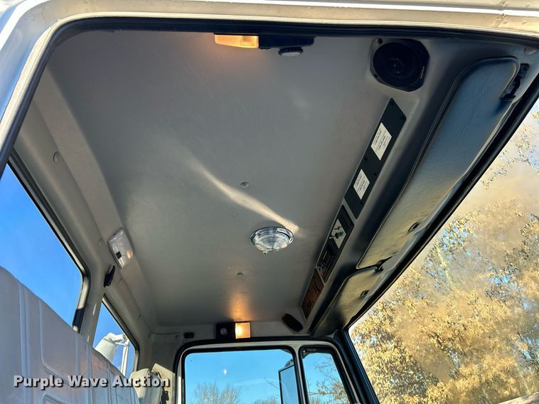 image for item EK4075 2002 Freightliner FL70 utility / service truck