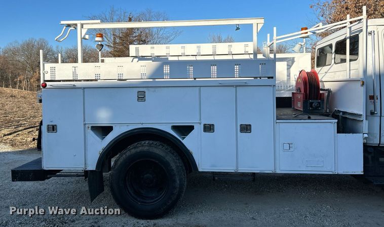 image for item EK4075 2002 Freightliner FL70 utility / service truck