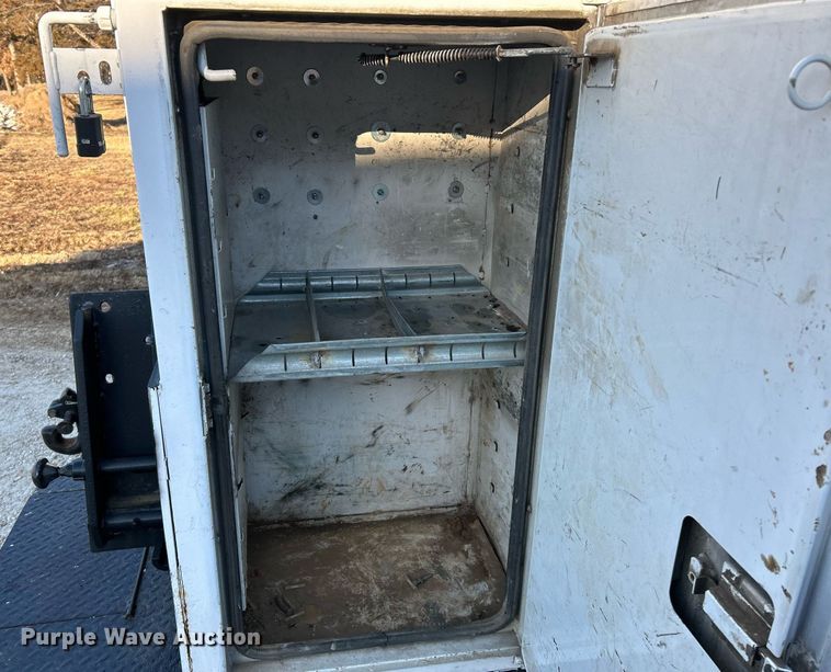 image for item EK4075 2002 Freightliner FL70 utility / service truck