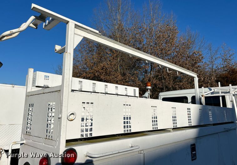 image for item EK4075 2002 Freightliner FL70 utility / service truck