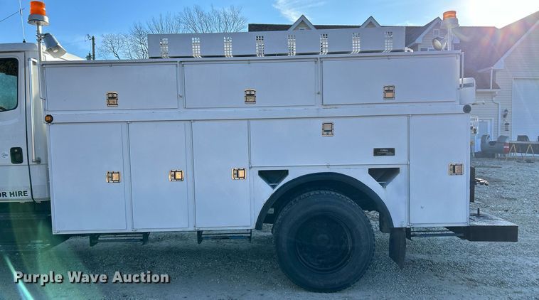 image for item EK4075 2002 Freightliner FL70 utility / service truck