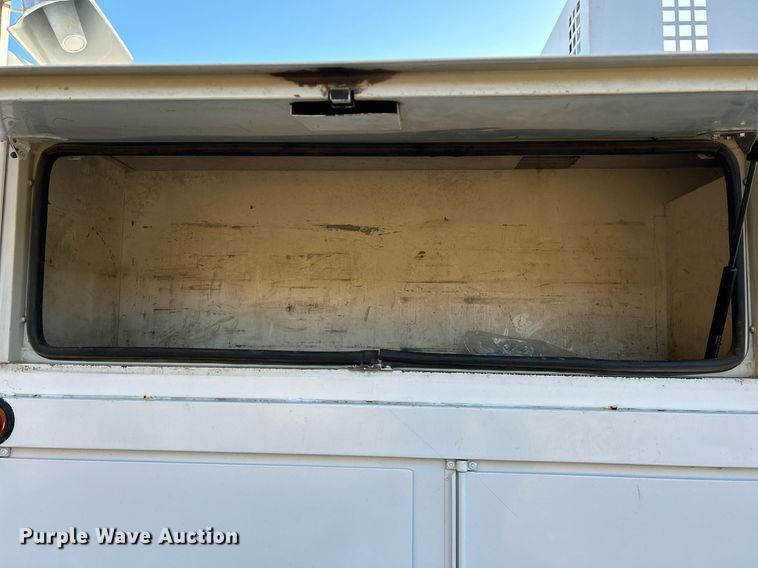 image for item EK4075 2002 Freightliner FL70 utility / service truck