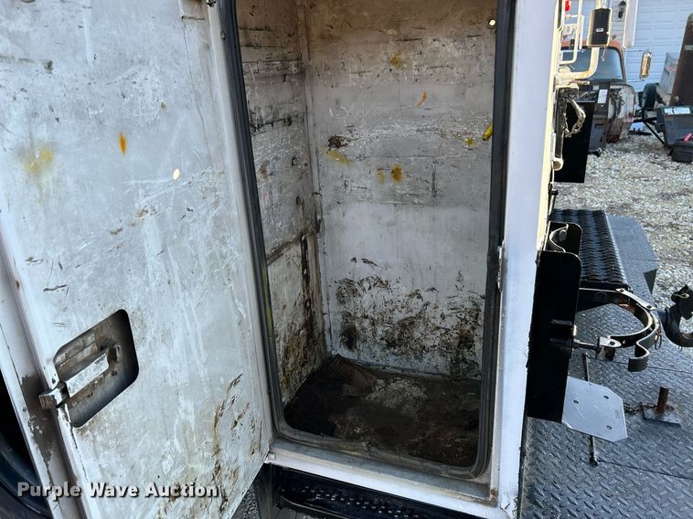 image for item EK4075 2002 Freightliner FL70 utility / service truck