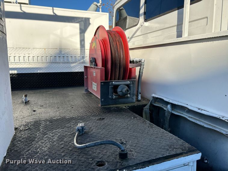 image for item EK4075 2002 Freightliner FL70 utility / service truck