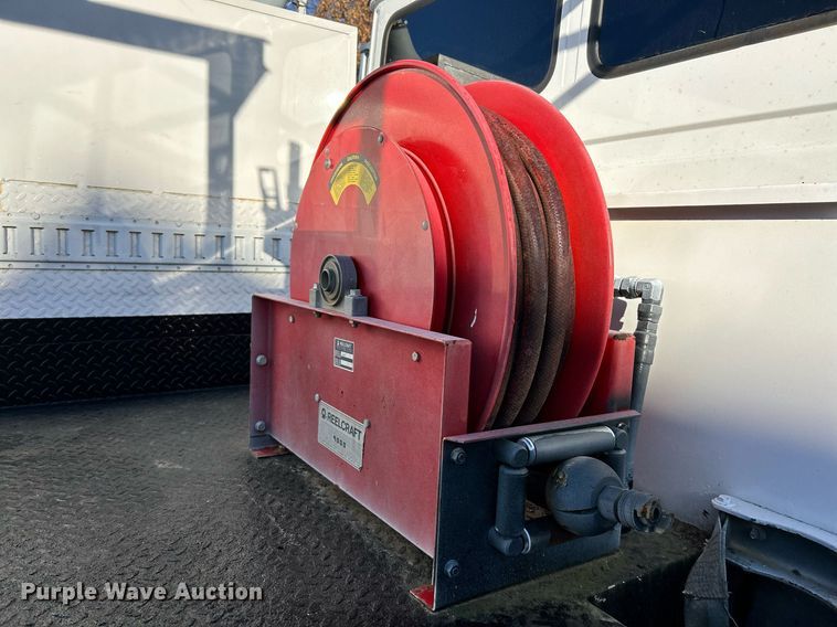 image for item EK4075 2002 Freightliner FL70 utility / service truck