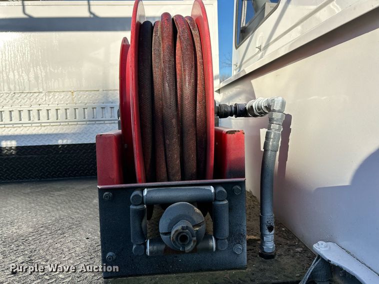 image for item EK4075 2002 Freightliner FL70 utility / service truck