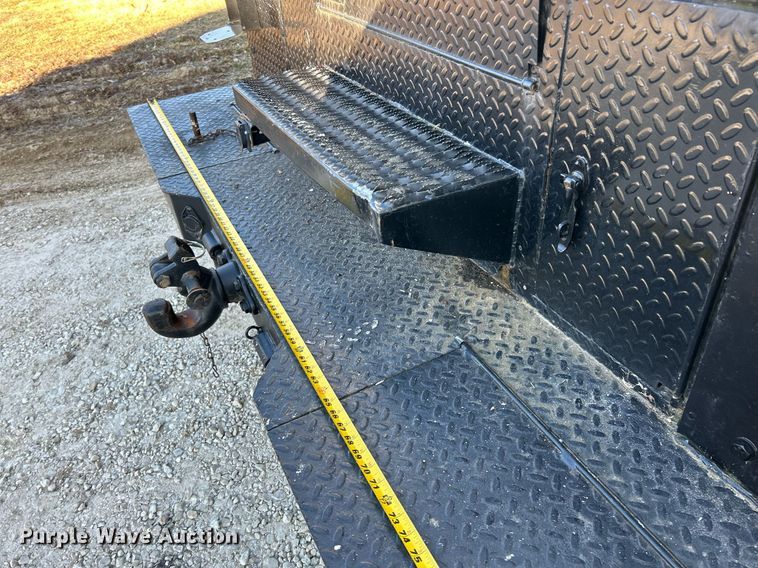 image for item EK4075 2002 Freightliner FL70 utility / service truck