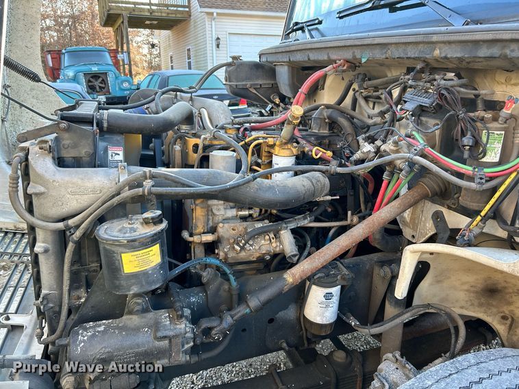 image for item EK4075 2002 Freightliner FL70 utility / service truck