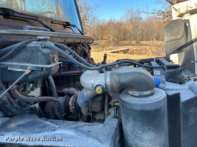 image for item EK4075 2002 Freightliner FL70 utility / service truck