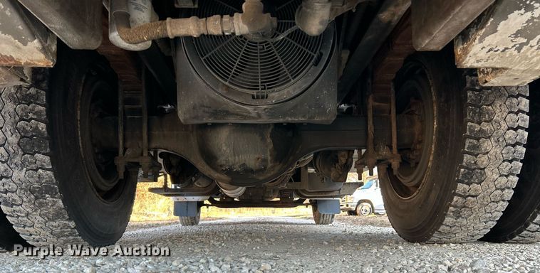 image for item EK4075 2002 Freightliner FL70 utility / service truck