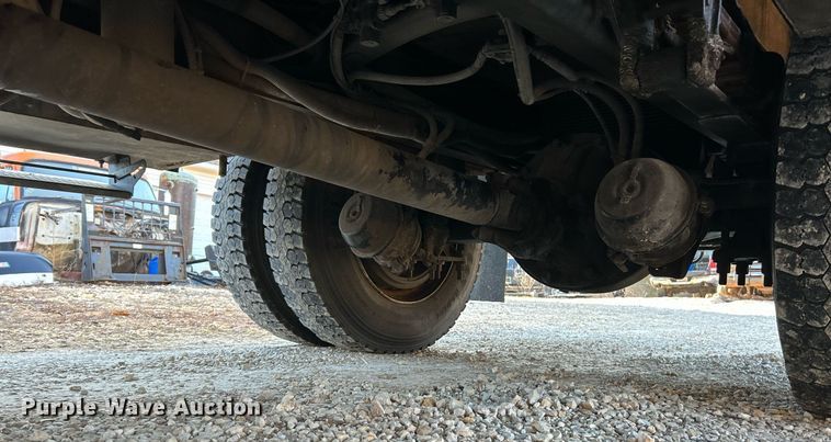 image for item EK4075 2002 Freightliner FL70 utility / service truck