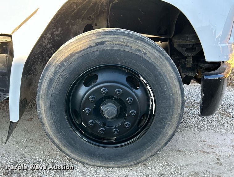 image for item EK4075 2002 Freightliner FL70 utility / service truck