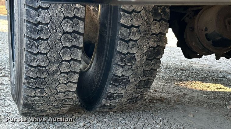 image for item EK4075 2002 Freightliner FL70 utility / service truck