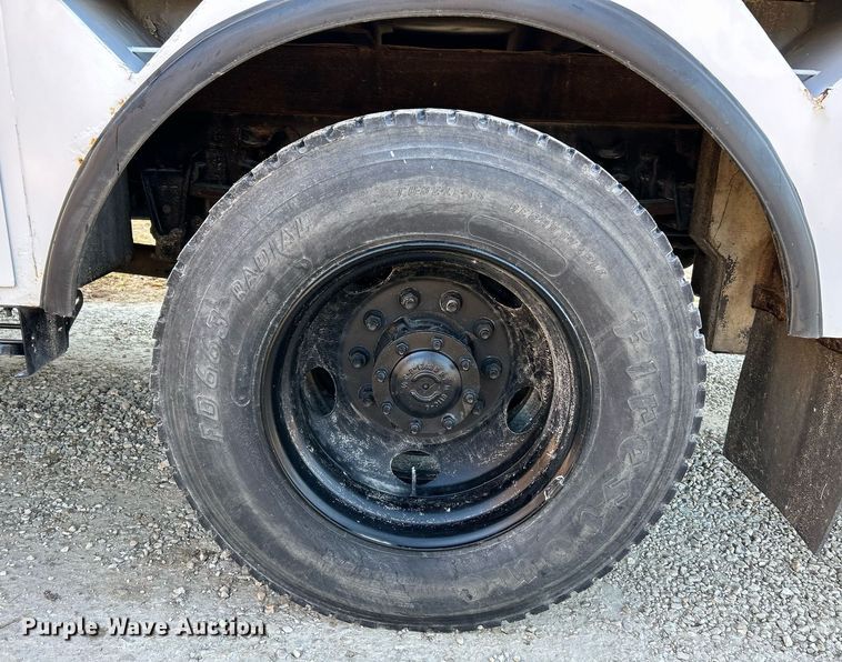 image for item EK4075 2002 Freightliner FL70 utility / service truck