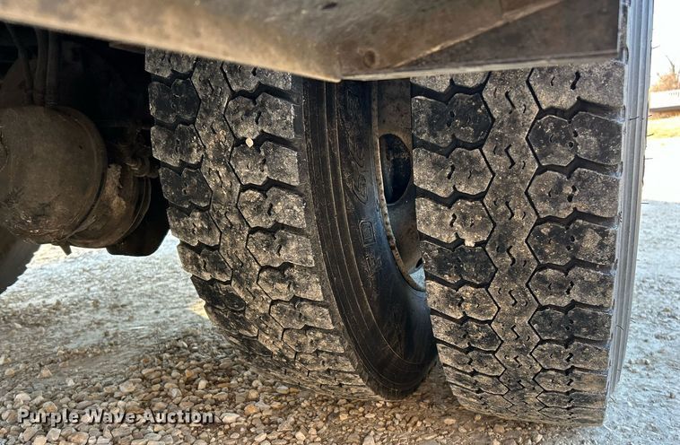 image for item EK4075 2002 Freightliner FL70 utility / service truck