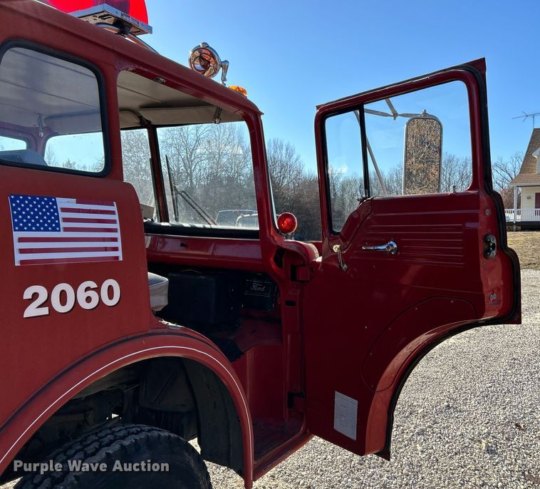 image for item EK4076 1972 Ford 700 pumper fire truck