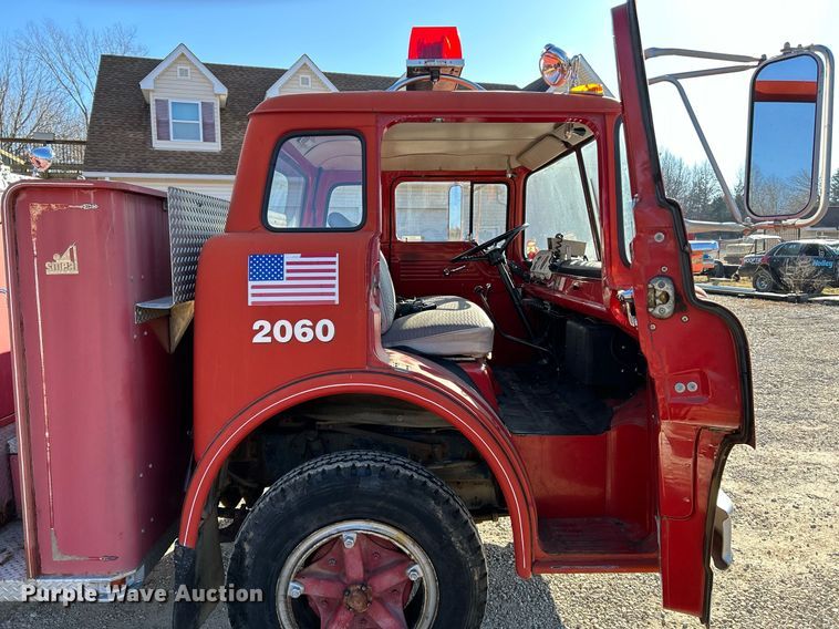 image for item EK4076 1972 Ford 700 pumper fire truck