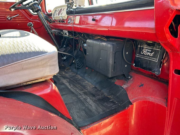 image for item EK4076 1972 Ford 700 pumper fire truck