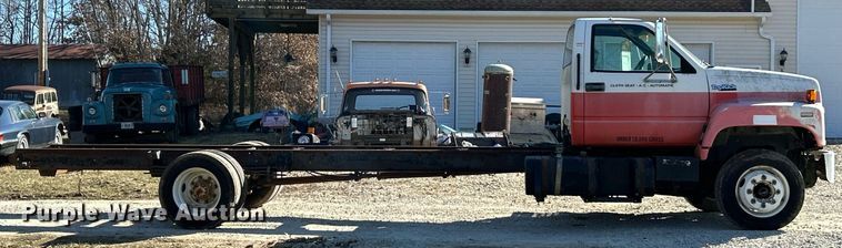 image for item EK4077 1993 GMC TopKick LoPro truck cab and chassis