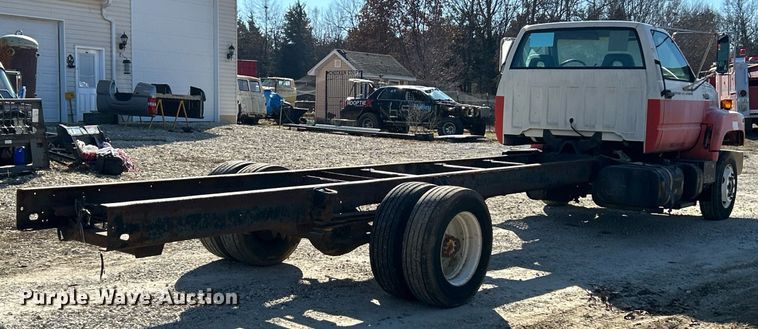 image for item EK4077 1993 GMC TopKick LoPro truck cab and chassis